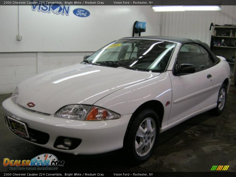 2000 Chevrolet Cavalier Z24 Convertible Bright White / Medium Gray Photo #1
