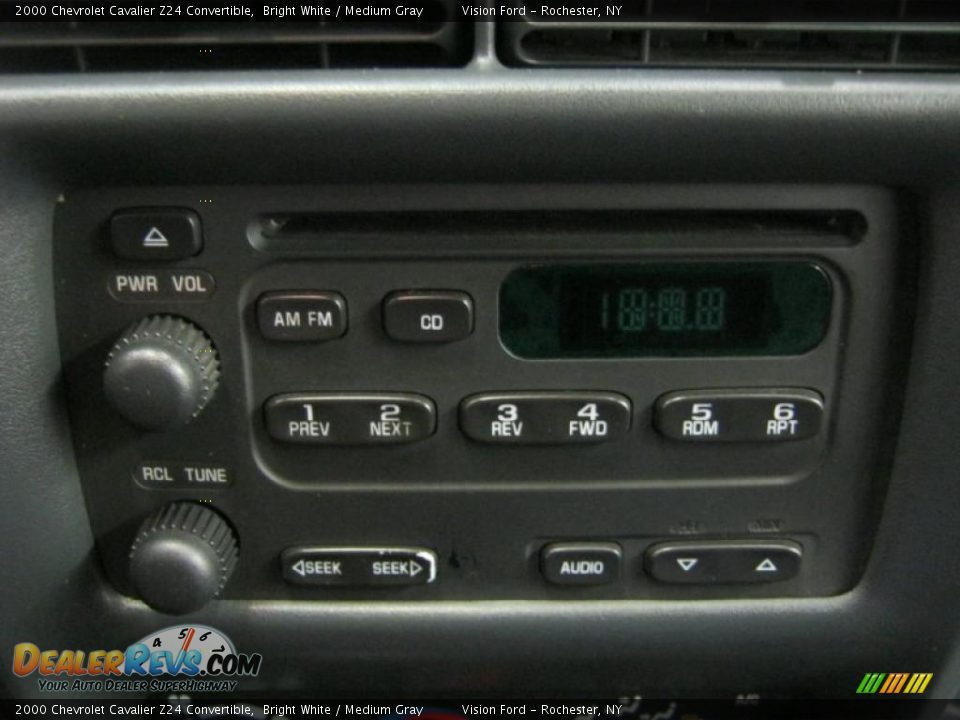Controls of 2000 Chevrolet Cavalier Z24 Convertible Photo #5