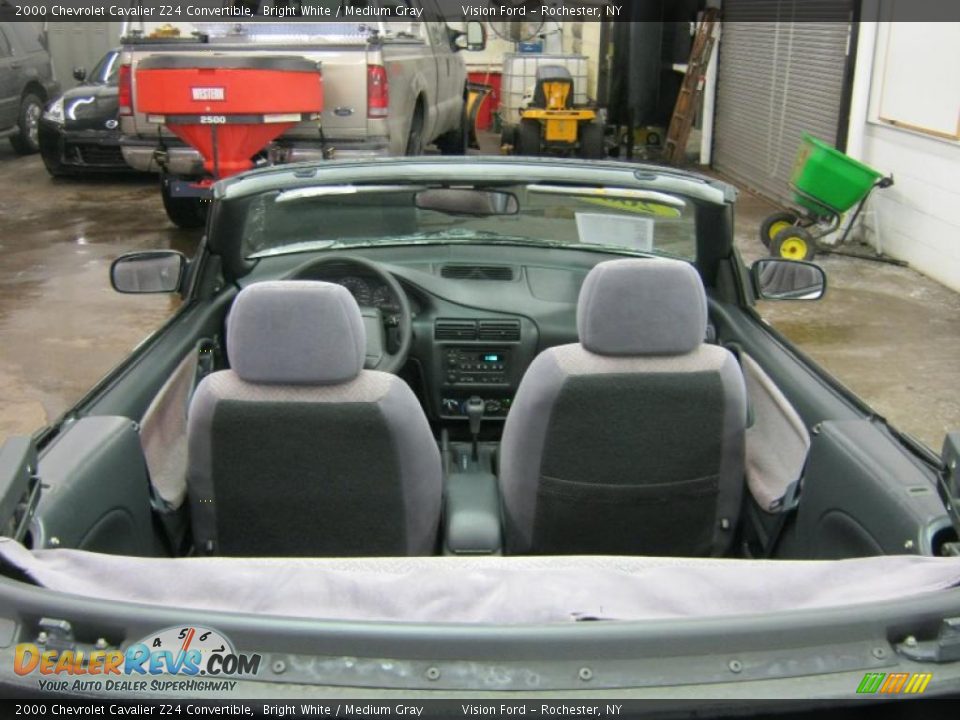 2000 Chevrolet Cavalier Z24 Convertible Bright White / Medium Gray Photo #9