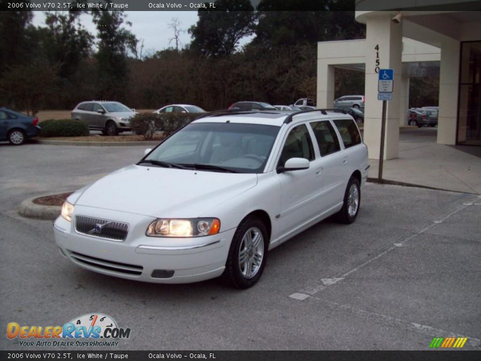 2006 Volvo V70 2.5T Ice White / Taupe Photo #3
