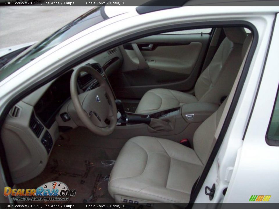 2006 Volvo V70 2.5T Ice White / Taupe Photo #9