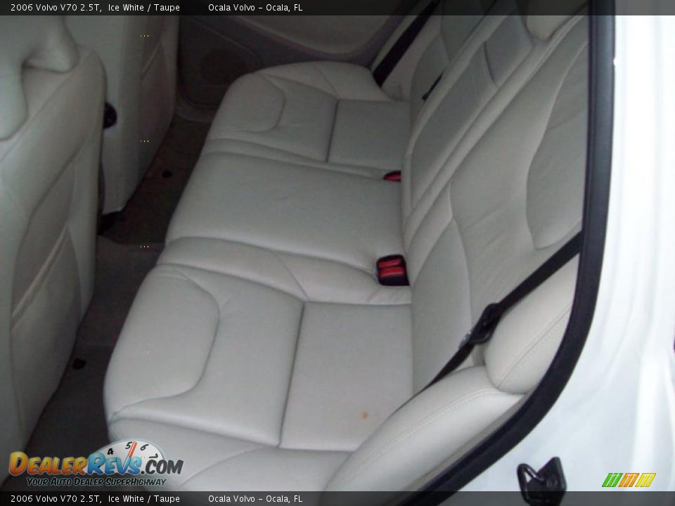 2006 Volvo V70 2.5T Ice White / Taupe Photo #11