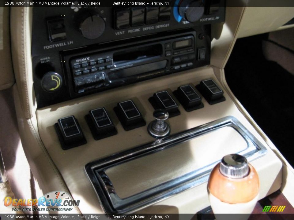 Controls of 1988 Aston Martin V8 Vantage Volante Photo #10