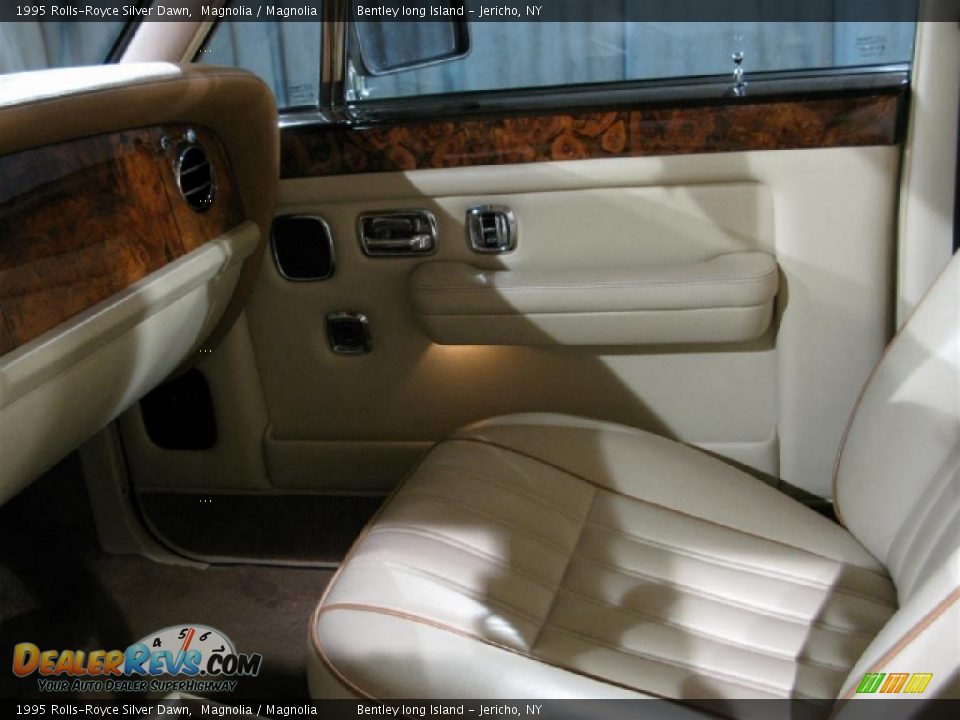 1995 Rolls-Royce Silver Dawn Magnolia / Magnolia Photo #11