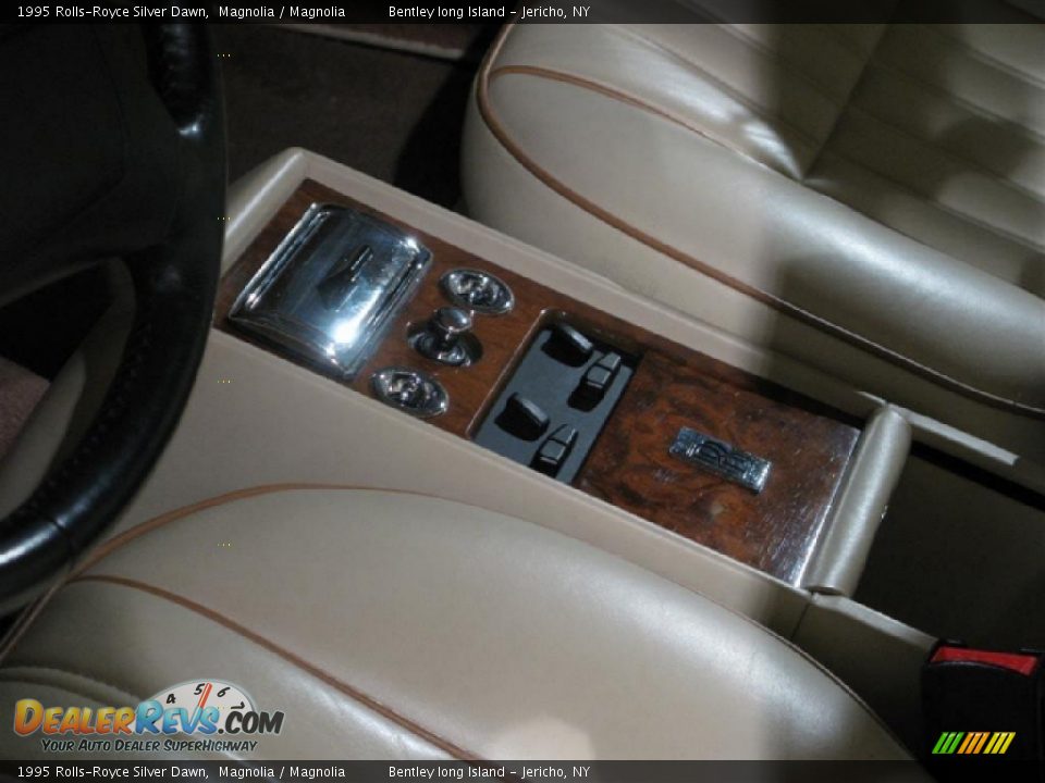 1995 Rolls-Royce Silver Dawn Magnolia / Magnolia Photo #12