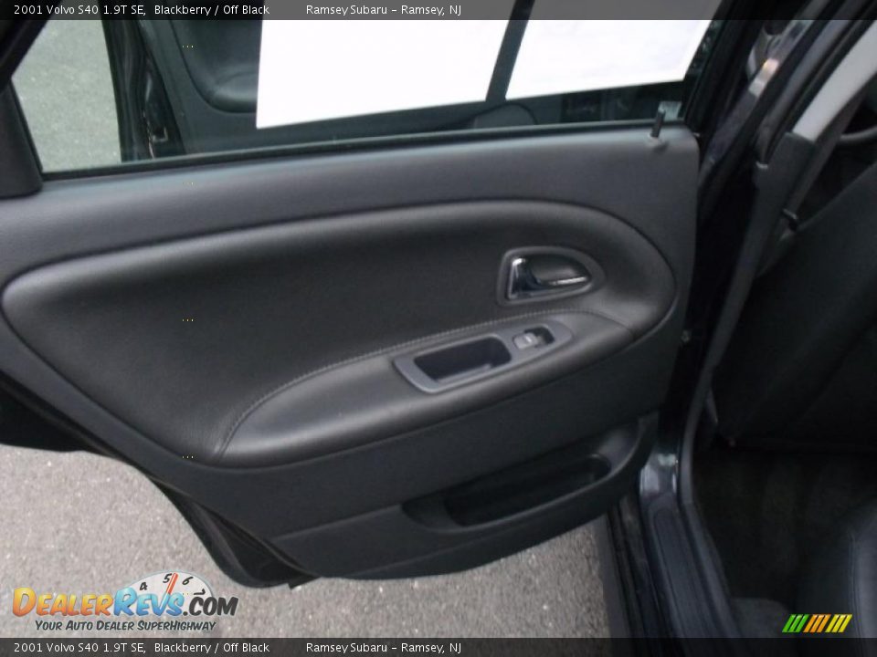 2001 Volvo S40 1.9T SE Blackberry / Off Black Photo #15