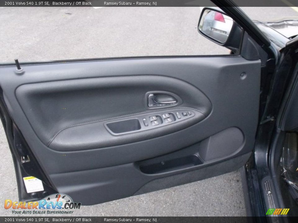 2001 Volvo S40 1.9T SE Blackberry / Off Black Photo #16