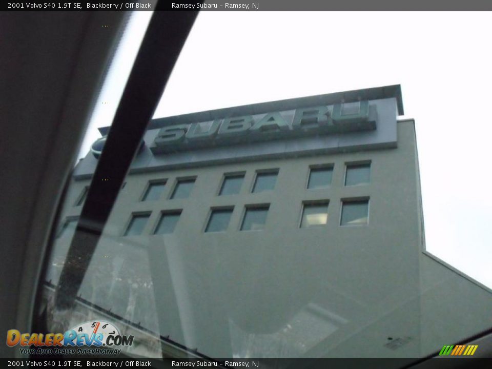 2001 Volvo S40 1.9T SE Blackberry / Off Black Photo #18