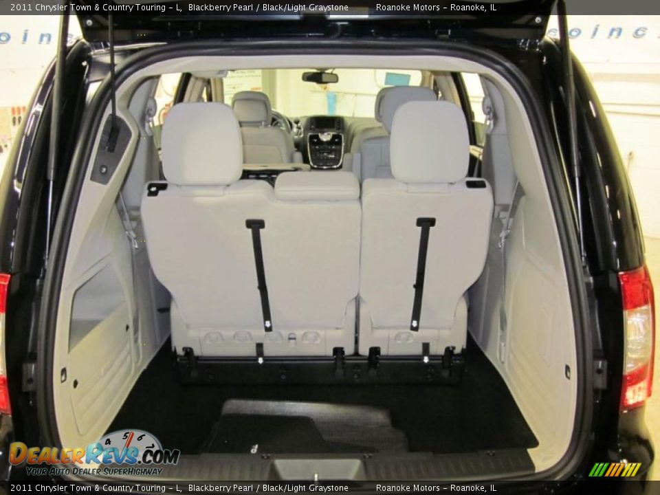 2011 Chrysler Town & Country Touring - L Trunk Photo #9