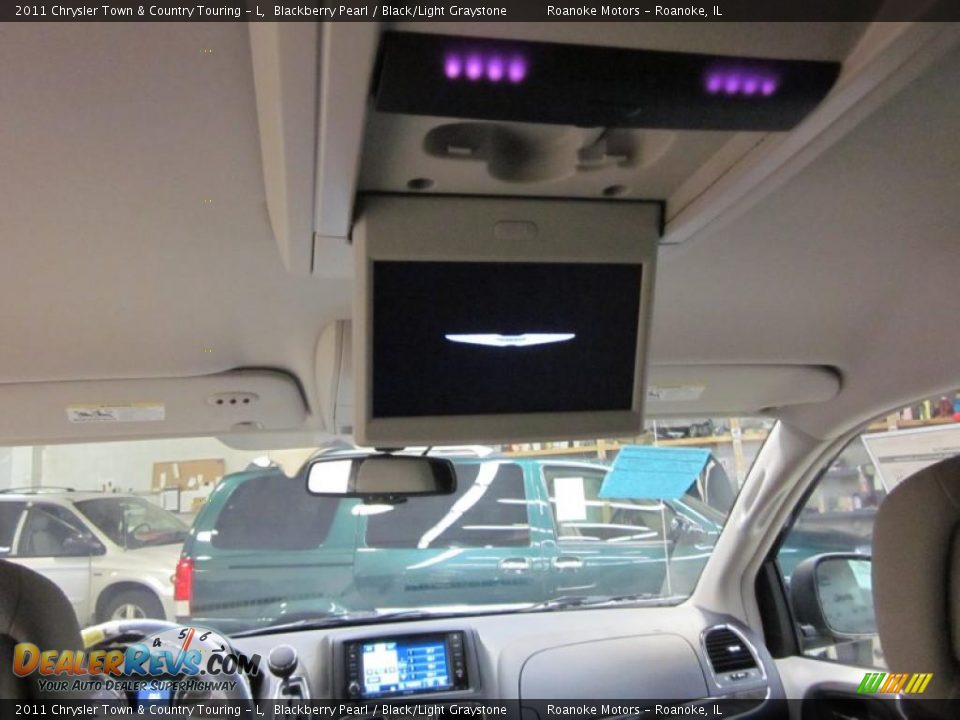 2011 Chrysler Town & Country Touring - L Blackberry Pearl / Black/Light Graystone Photo #18