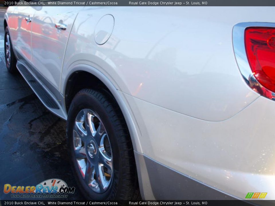 2010 Buick Enclave CXL White Diamond Tricoat / Cashmere/Cocoa Photo #4