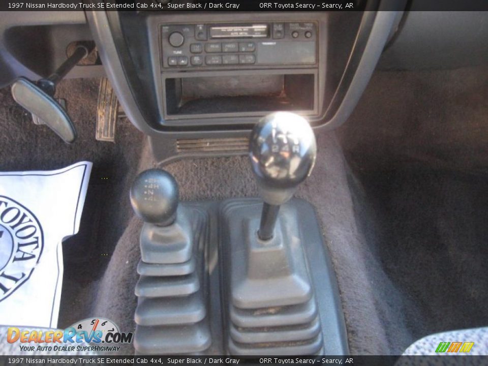 1997 Nissan Hardbody Truck SE Extended Cab 4x4 Shifter Photo #11