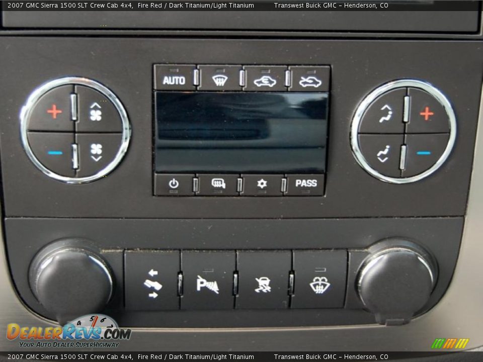 Controls of 2007 GMC Sierra 1500 SLT Crew Cab 4x4 Photo #16