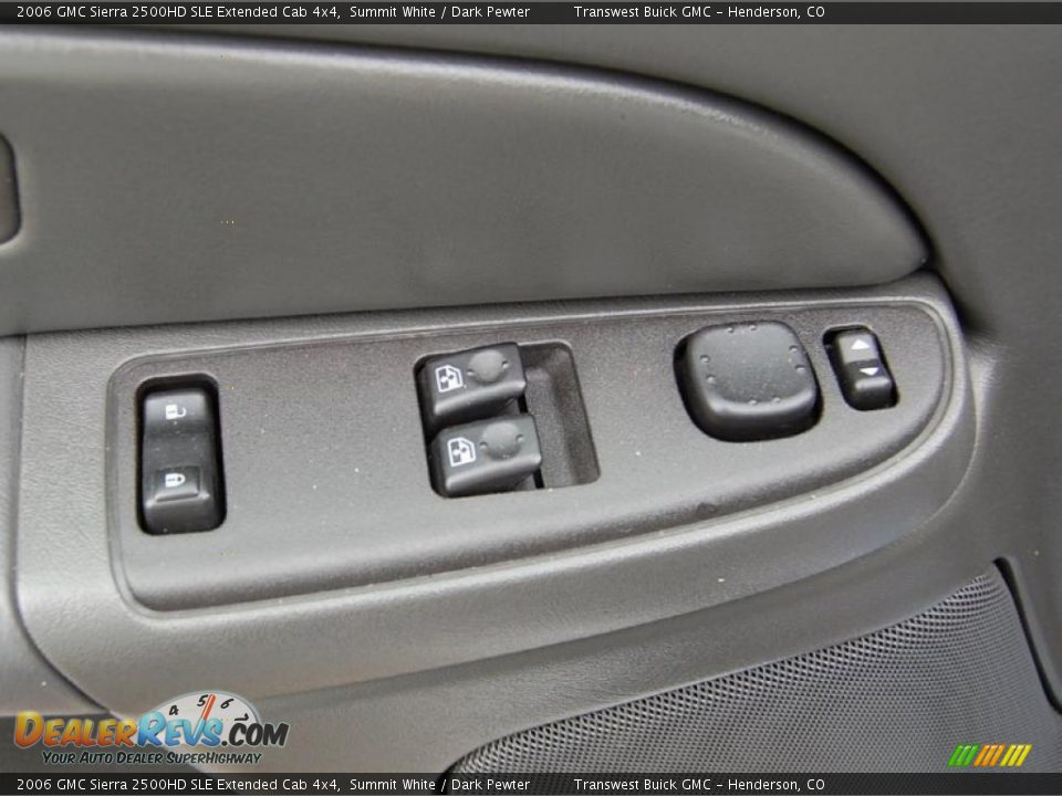 Controls of 2006 GMC Sierra 2500HD SLE Extended Cab 4x4 Photo #10