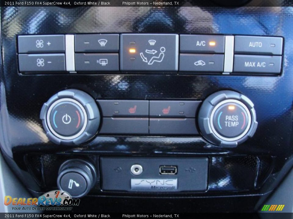 Controls of 2011 Ford F150 FX4 SuperCrew 4x4 Photo #29
