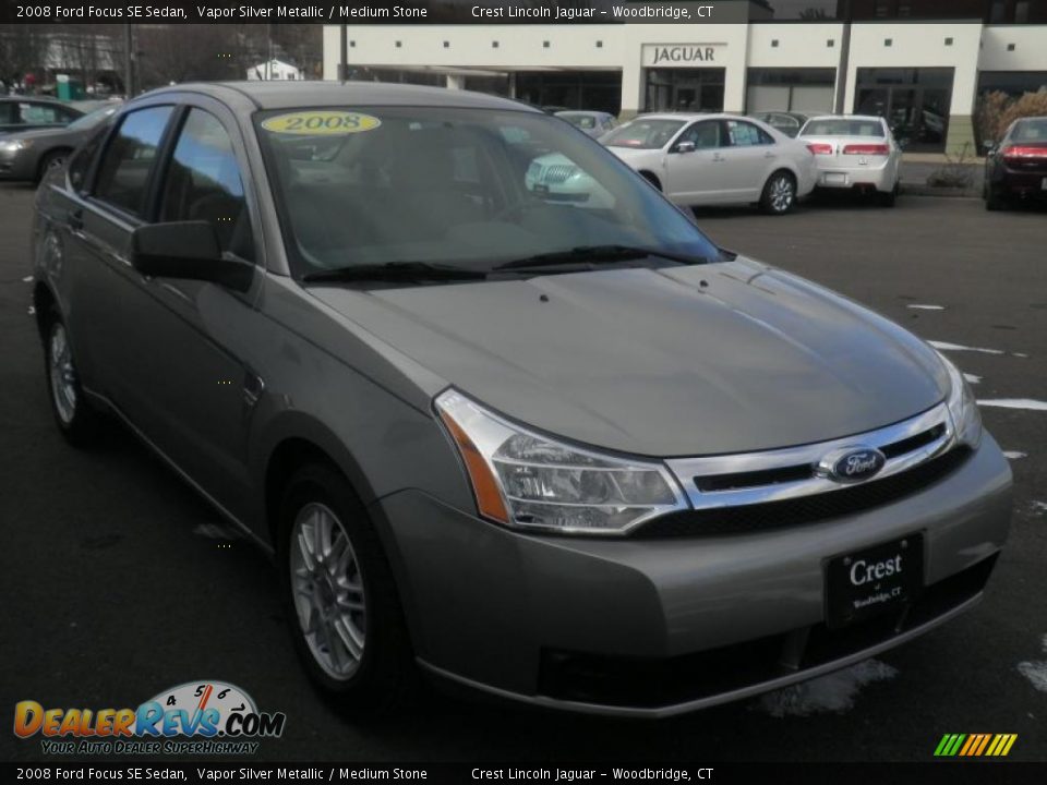 2008 Ford Focus SE Sedan Vapor Silver Metallic / Medium Stone Photo #2