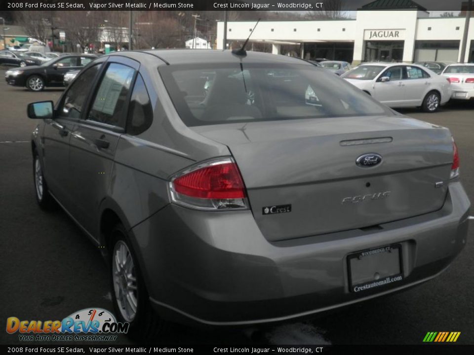 2008 Ford Focus SE Sedan Vapor Silver Metallic / Medium Stone Photo #5