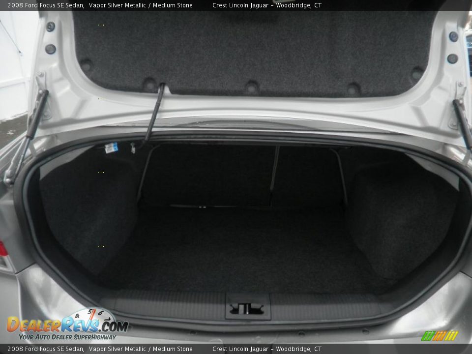 2008 Ford Focus SE Sedan Vapor Silver Metallic / Medium Stone Photo #6