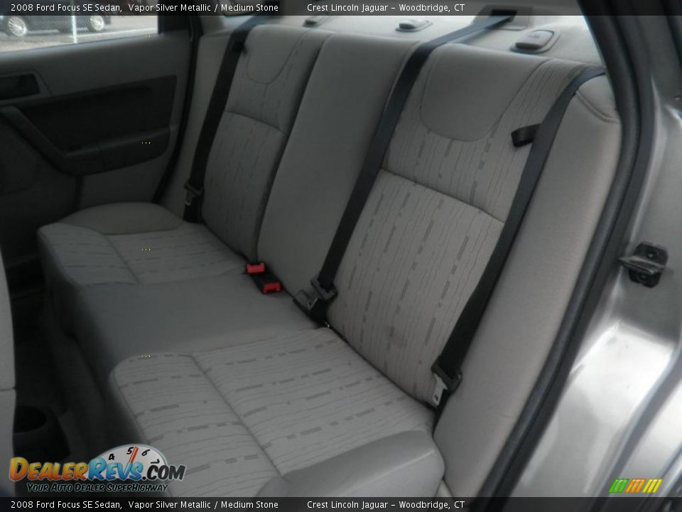 2008 Ford Focus SE Sedan Vapor Silver Metallic / Medium Stone Photo #8