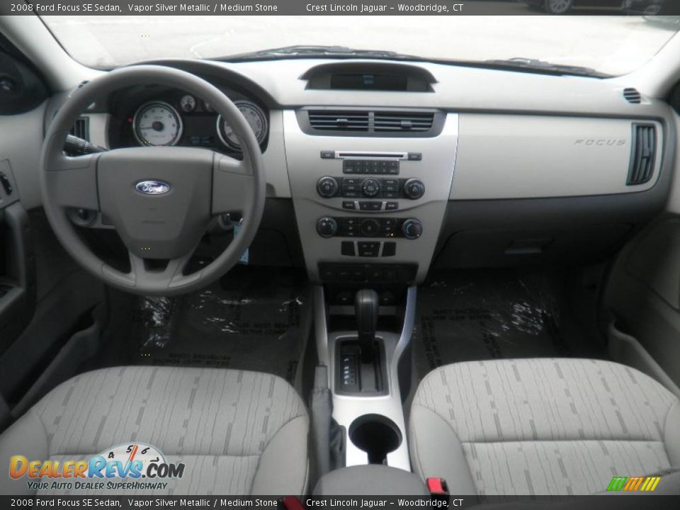 2008 Ford Focus SE Sedan Vapor Silver Metallic / Medium Stone Photo #9