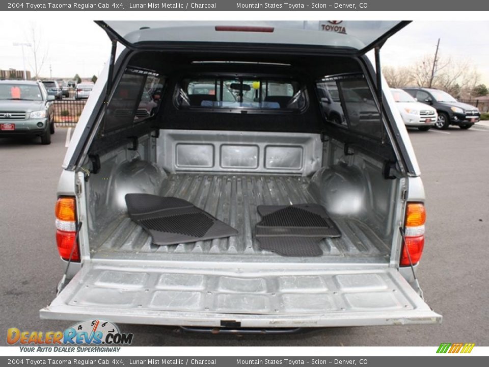 2004 Toyota Tacoma Regular Cab 4x4 Lunar Mist Metallic / Charcoal Photo #25