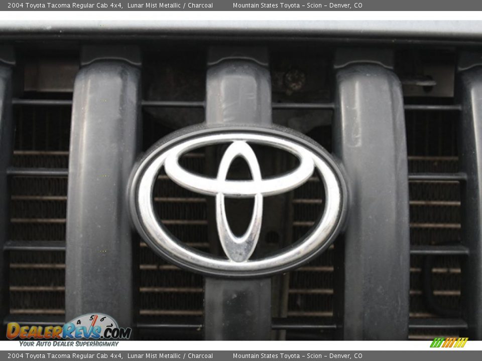 2004 Toyota Tacoma Regular Cab 4x4 Lunar Mist Metallic / Charcoal Photo #30