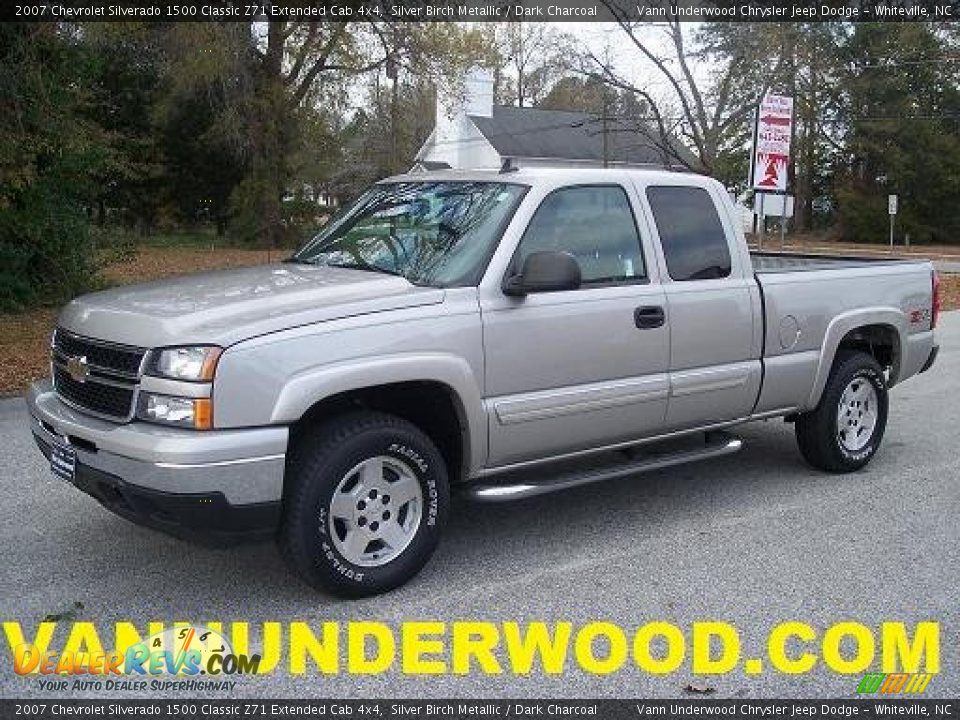 2007 Chevrolet Silverado 1500 Classic Z71 Extended Cab 4x4 Silver Birch Metallic / Dark Charcoal Photo #1