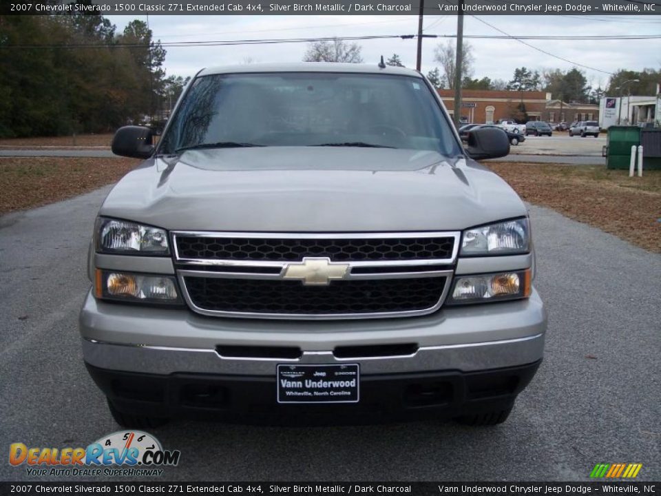 2007 Chevrolet Silverado 1500 Classic Z71 Extended Cab 4x4 Silver Birch Metallic / Dark Charcoal Photo #2