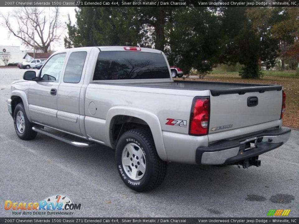 2007 Chevrolet Silverado 1500 Classic Z71 Extended Cab 4x4 Silver Birch Metallic / Dark Charcoal Photo #5