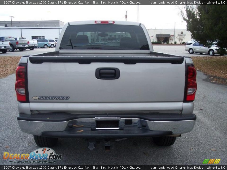 2007 Chevrolet Silverado 1500 Classic Z71 Extended Cab 4x4 Silver Birch Metallic / Dark Charcoal Photo #17