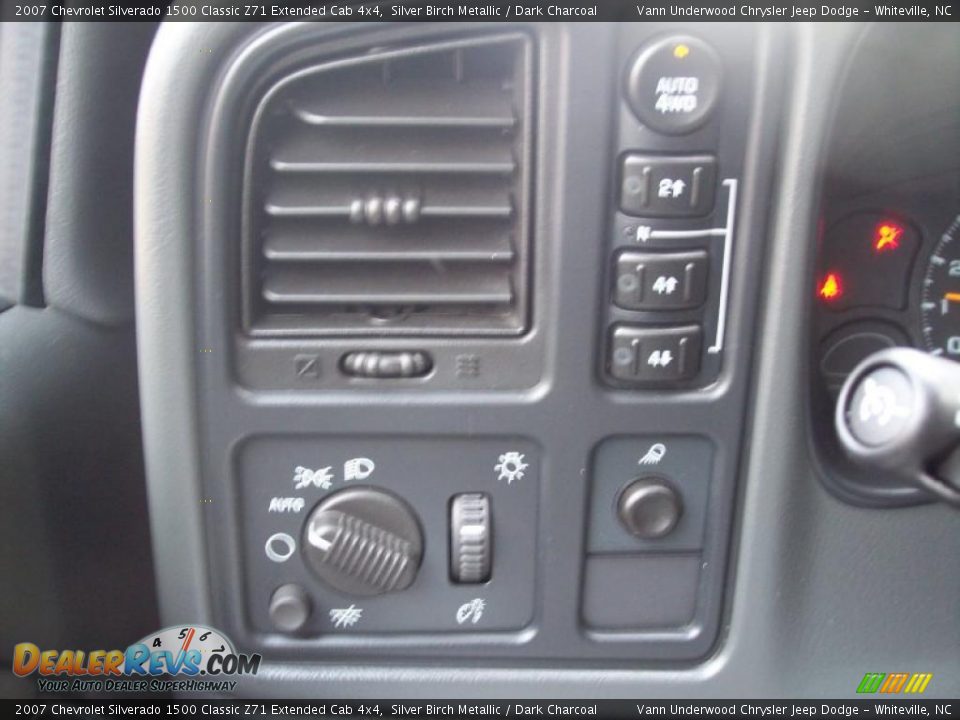 2007 Chevrolet Silverado 1500 Classic Z71 Extended Cab 4x4 Silver Birch Metallic / Dark Charcoal Photo #27