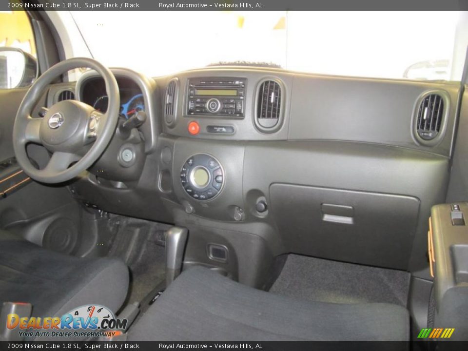 Dashboard of 2009 Nissan Cube 1.8 SL Photo #10