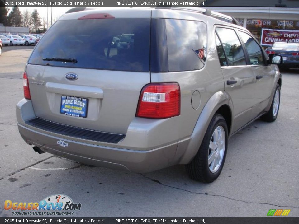 2005 Ford Freestyle SE Pueblo Gold Metallic / Pebble Photo #4