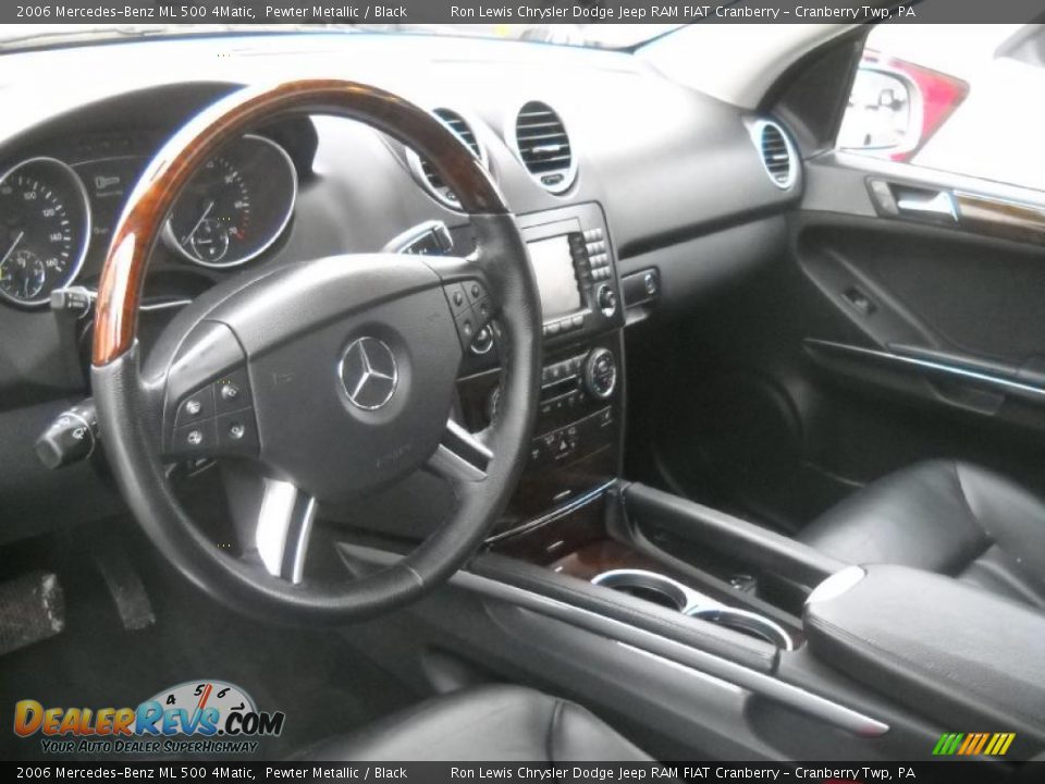 Dashboard of 2006 Mercedes-Benz ML 500 4Matic Photo #7