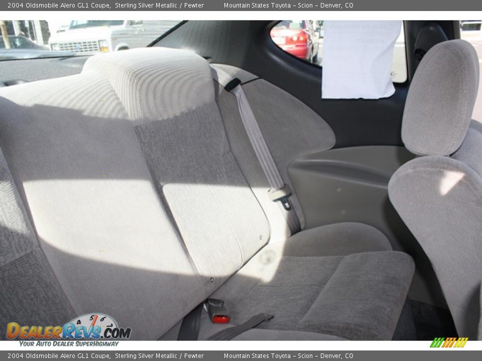 2004 Oldsmobile Alero GL1 Coupe Sterling Silver Metallic / Pewter Photo #12