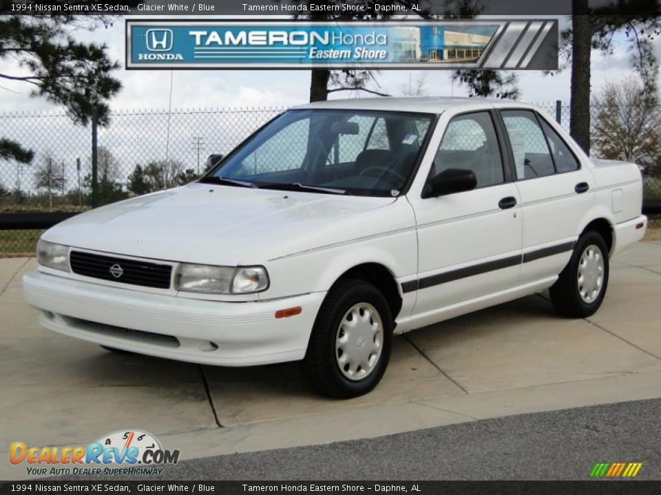 1994 Nissan Sentra XE Sedan Glacier White / Blue Photo #1