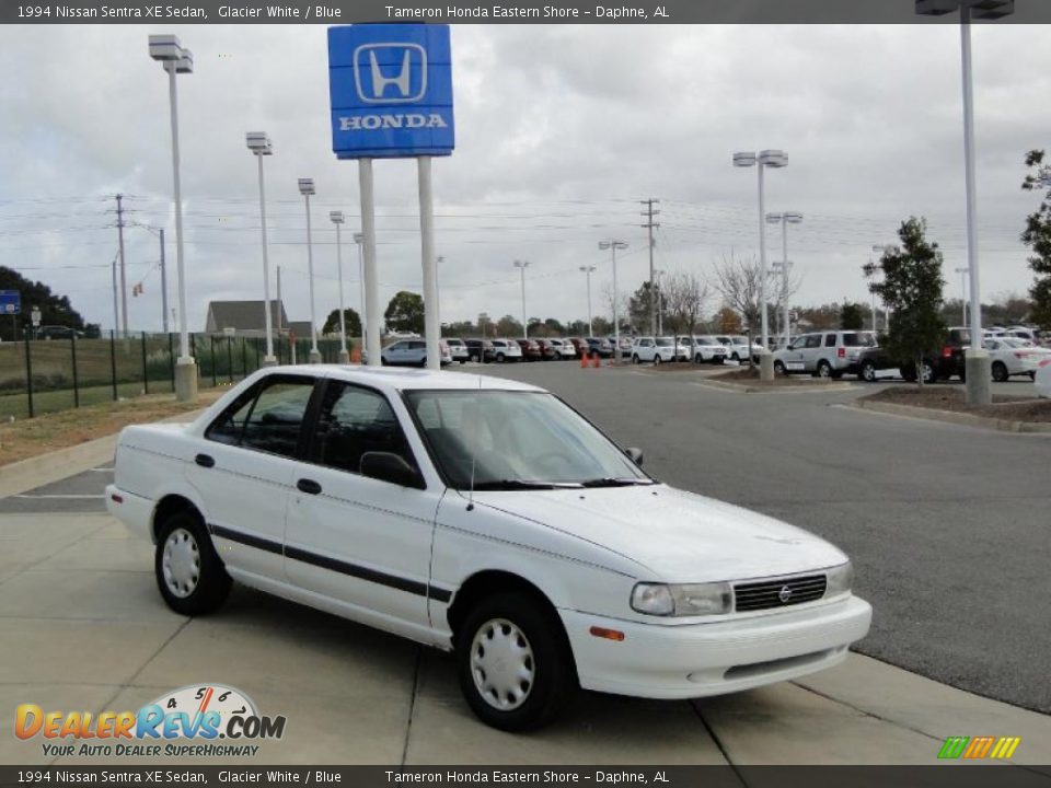 1994 Nissan Sentra XE Sedan Glacier White / Blue Photo #2