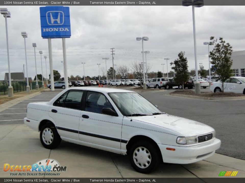 1994 Nissan Sentra XE Sedan Glacier White / Blue Photo #3