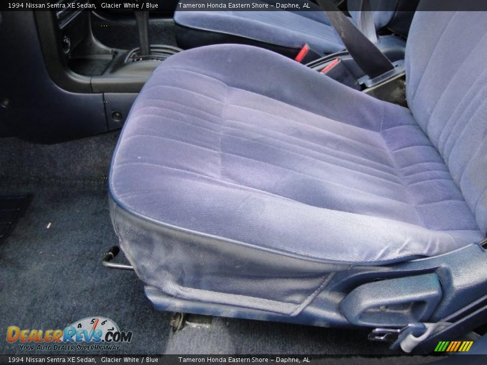 1994 Nissan Sentra XE Sedan Glacier White / Blue Photo #14