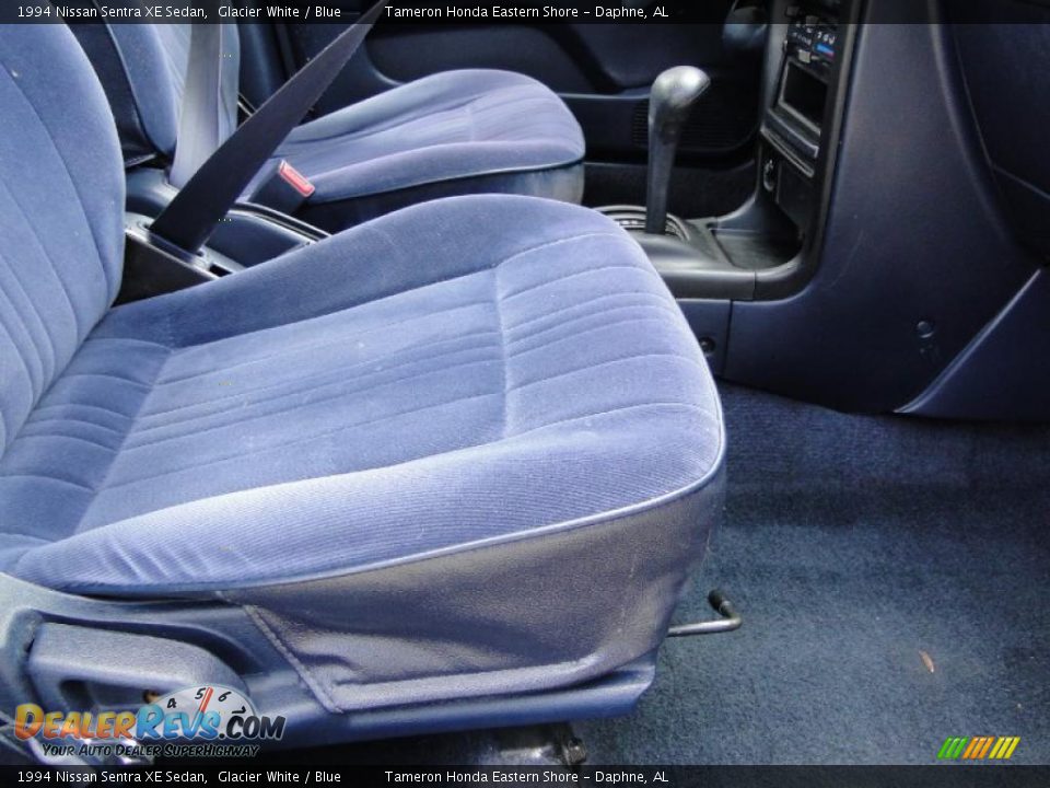 1994 Nissan Sentra XE Sedan Glacier White / Blue Photo #18