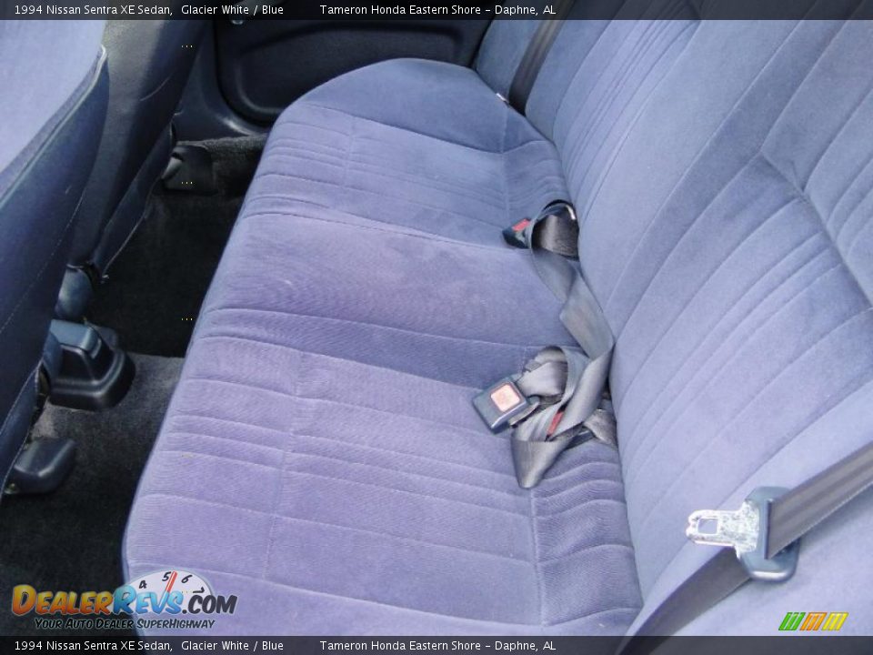 1994 Nissan Sentra XE Sedan Glacier White / Blue Photo #19