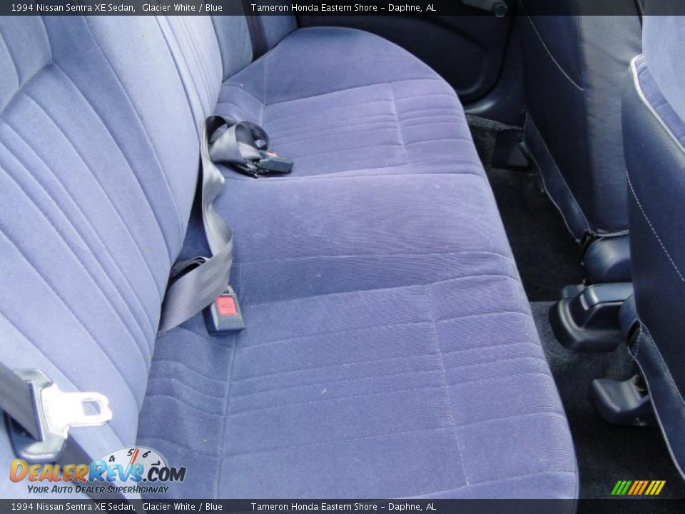 1994 Nissan Sentra XE Sedan Glacier White / Blue Photo #21