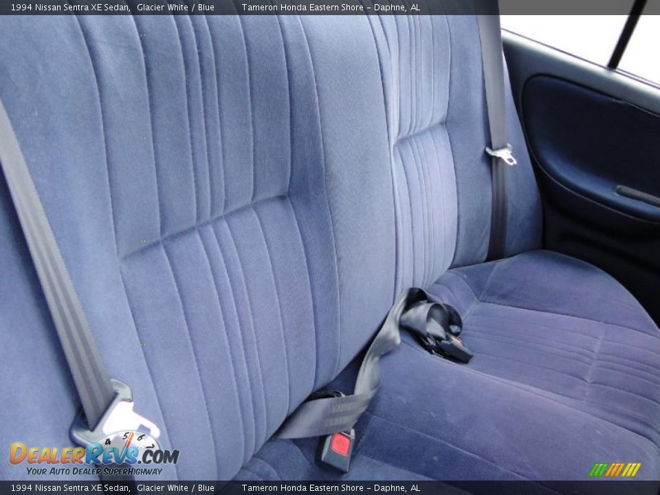1994 Nissan Sentra XE Sedan Glacier White / Blue Photo #22