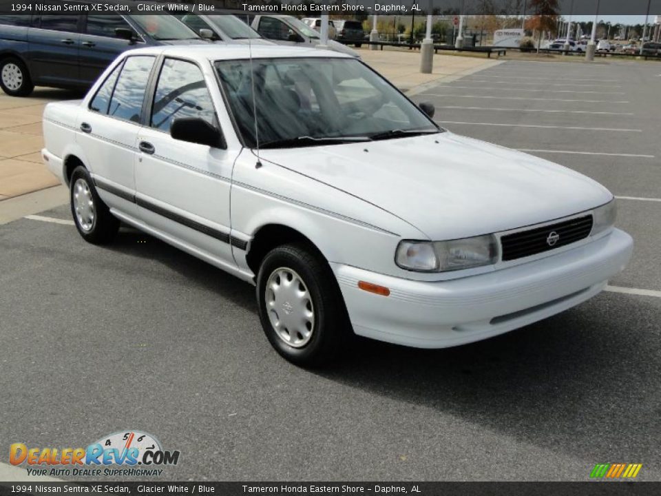 Front 3/4 View of 1994 Nissan Sentra XE Sedan Photo #26