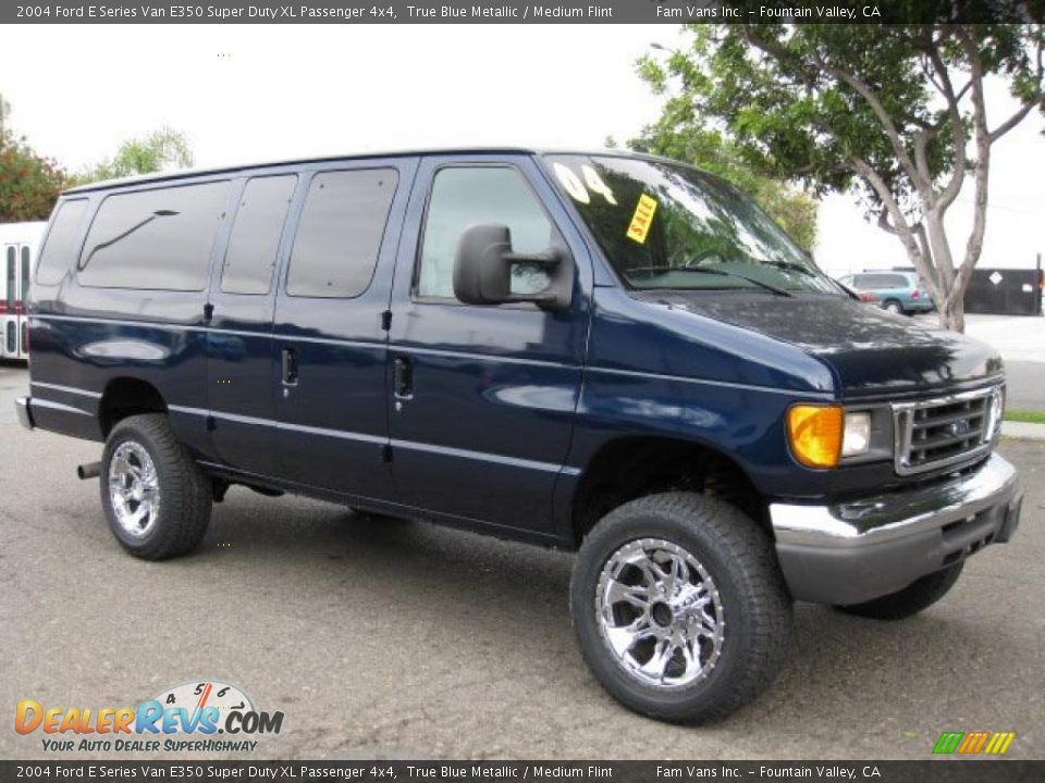 Front 3/4 View of 2004 Ford E Series Van E350 Super Duty XL Passenger 4x4 Photo #1