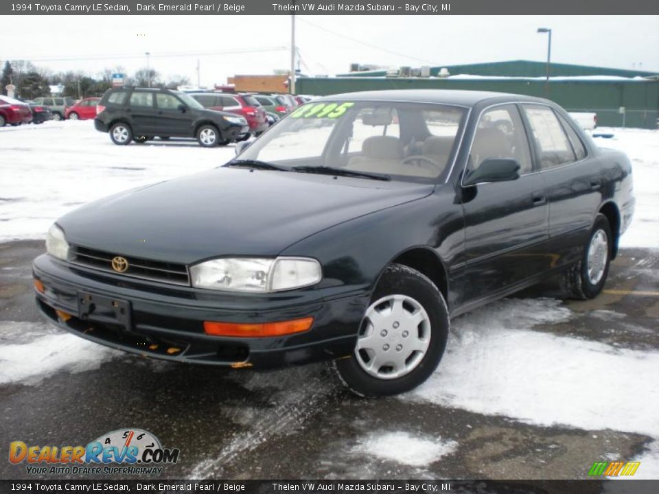 Front 3/4 View of 1994 Toyota Camry LE Sedan Photo #3