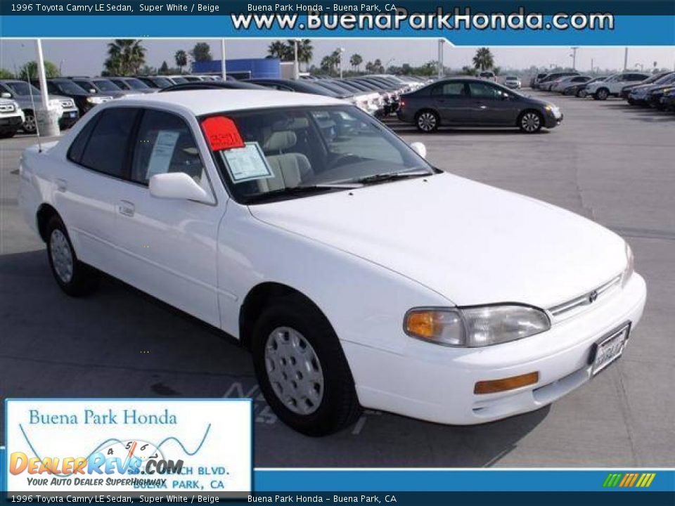 1996 Toyota Camry LE Sedan Super White / Beige Photo #1