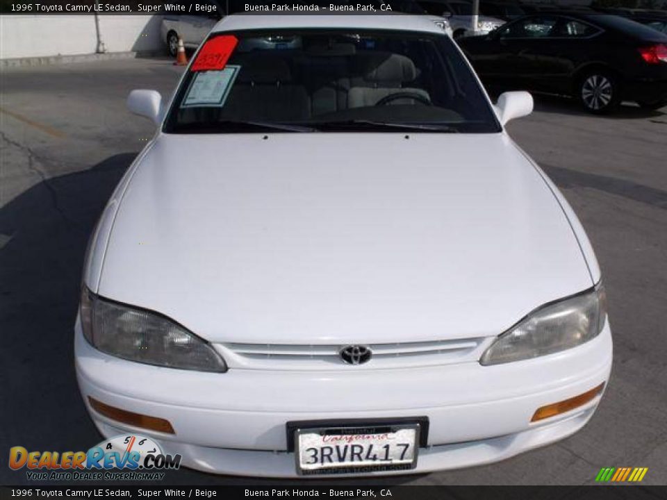 1996 Toyota Camry LE Sedan Super White / Beige Photo #2