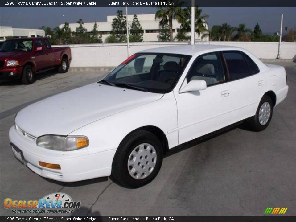 1996 Toyota Camry LE Sedan Super White / Beige Photo #3