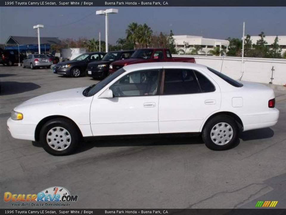 1996 Toyota Camry LE Sedan Super White / Beige Photo #4